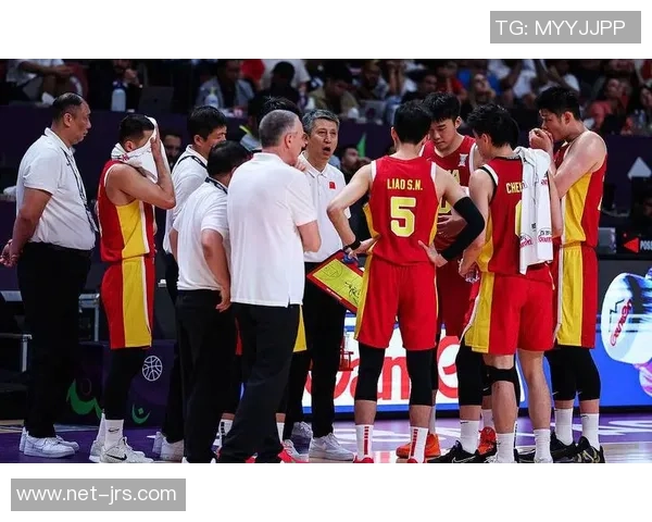 中国男篮与伊朗激战正酣比分胶着双方全力争胜精彩瞬间回顾